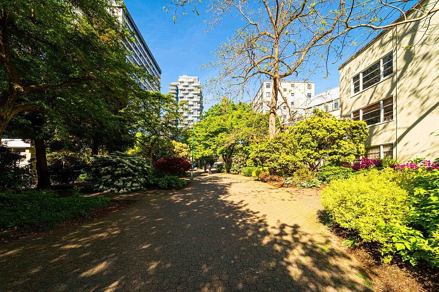 307 1565 Burnaby Street