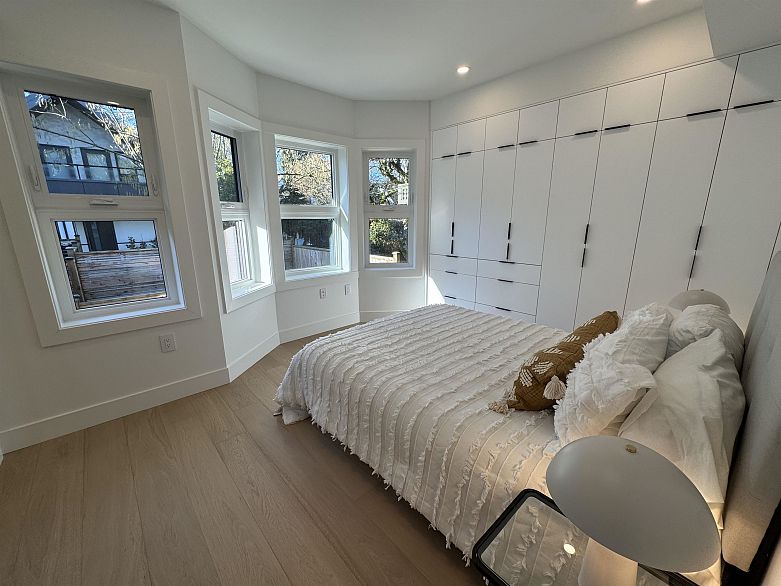 3383 Victoria Drive