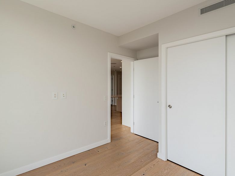 1704 7433 Cambie Street