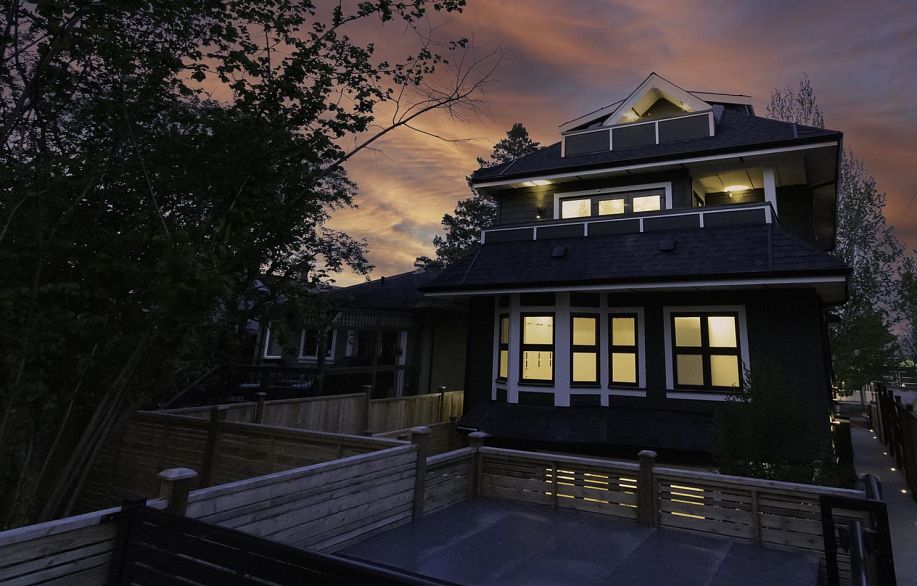 3383 Victoria Drive