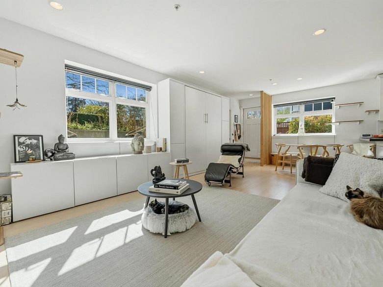 83 W 15th Avenue