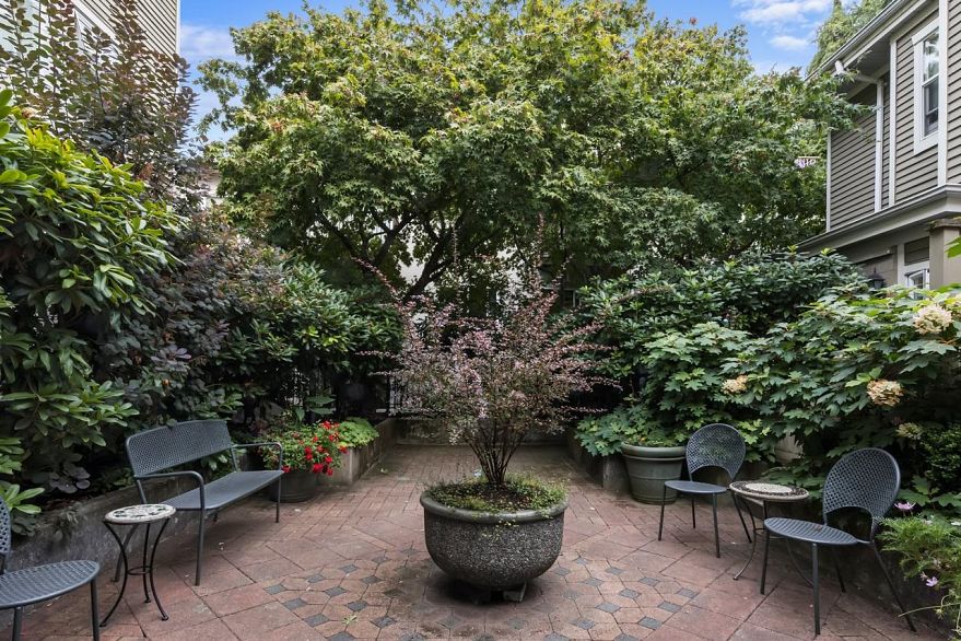 106 2588 Alder Street