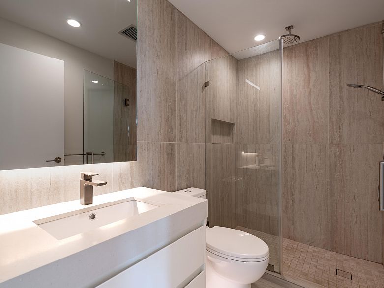 1704 7433 Cambie Street