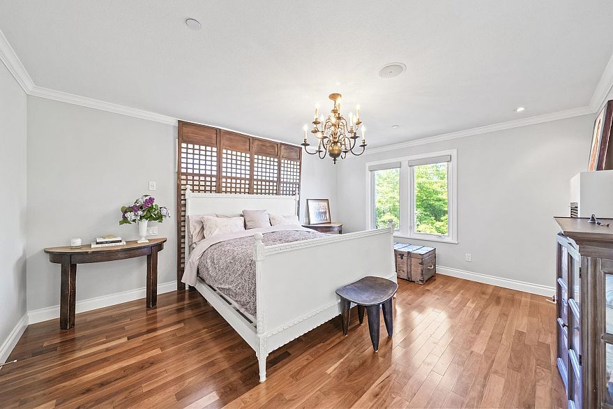 125 W 39th Avenue