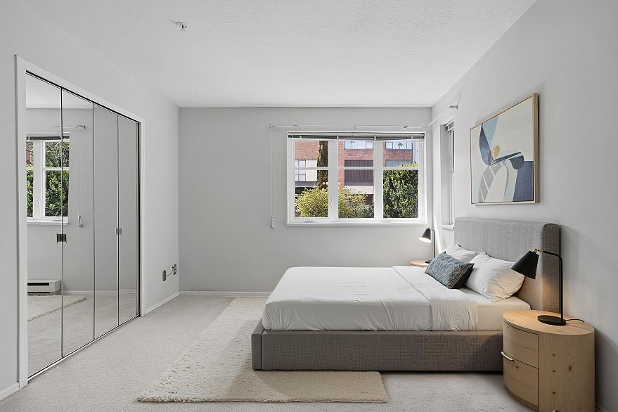 737 W 7th Avenue