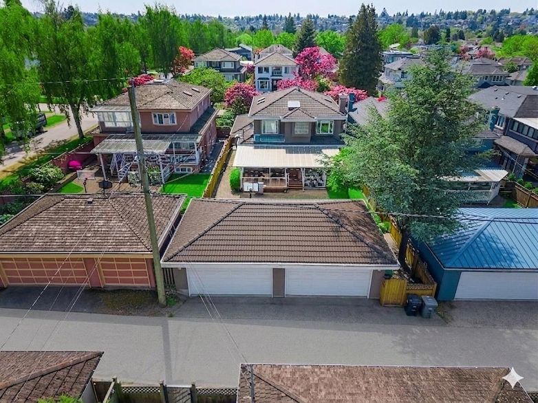 2407 W 18th Avenue