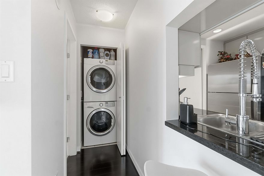 908 1408 Strathmore Mews