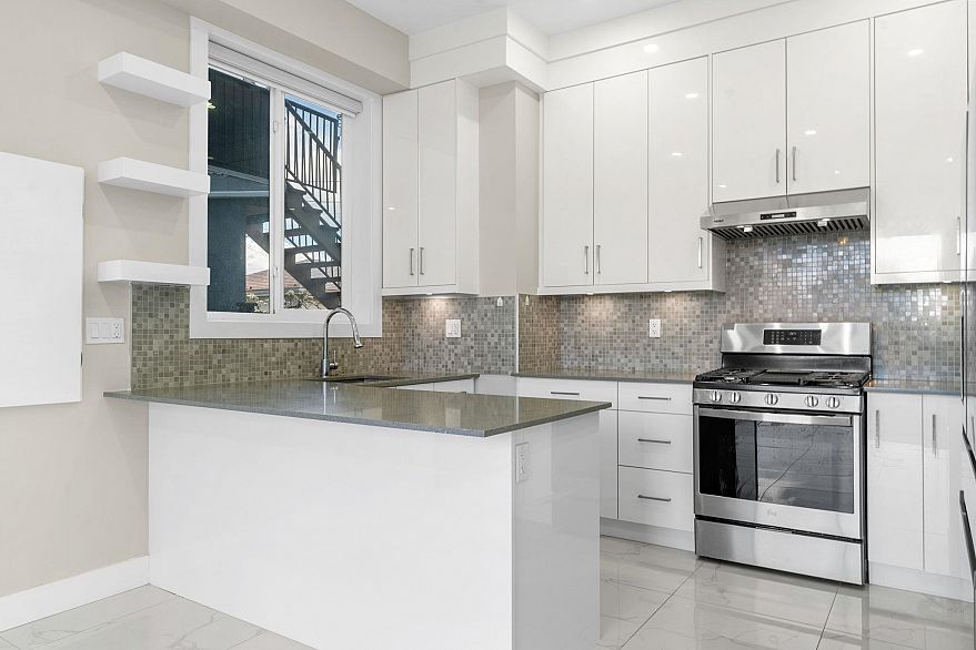 6692 Nanaimo Street