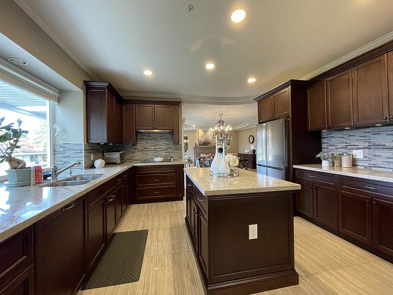 1120 W 58th Avenue