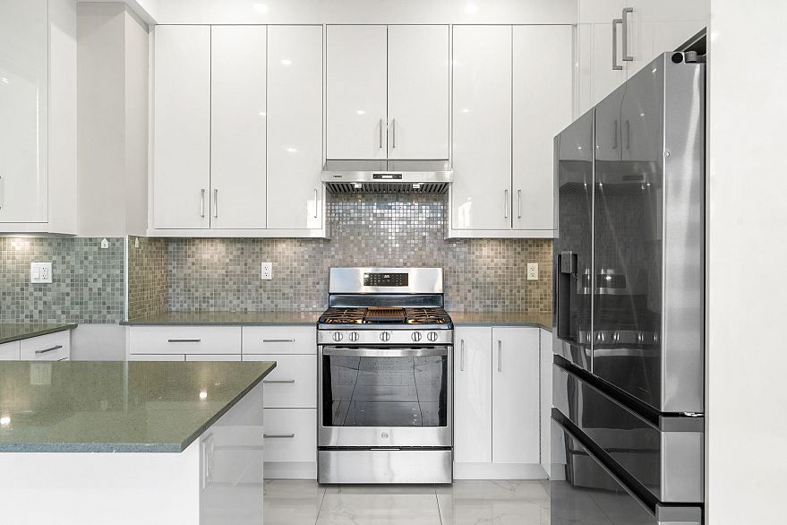 6692 Nanaimo Street
