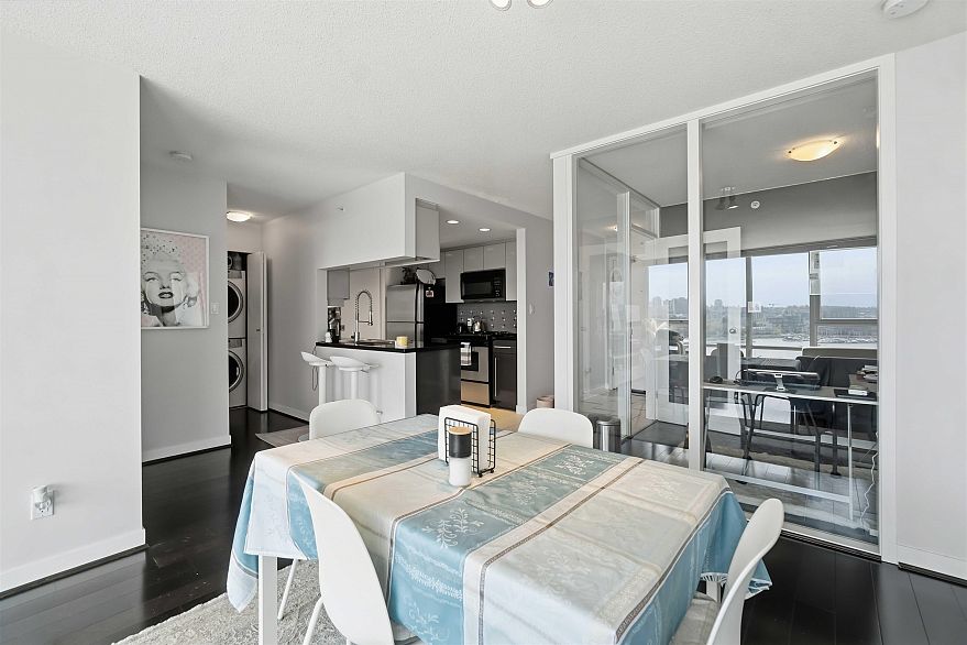 908 1408 Strathmore Mews