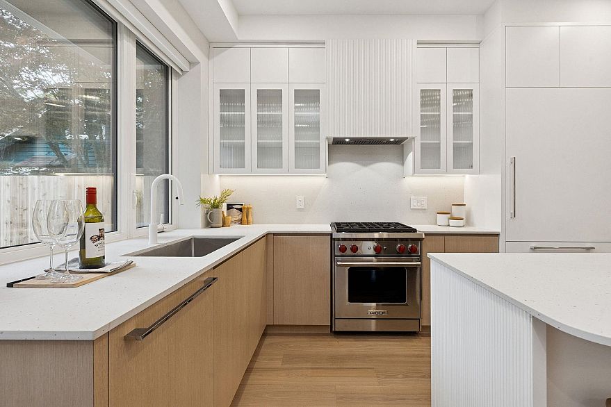 2 7 E 23rd Avenue