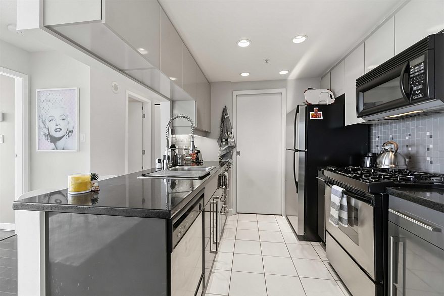 908 1408 Strathmore Mews