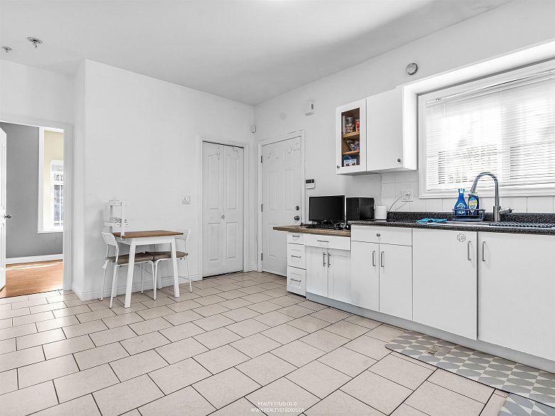 3403 E 26th Avenue