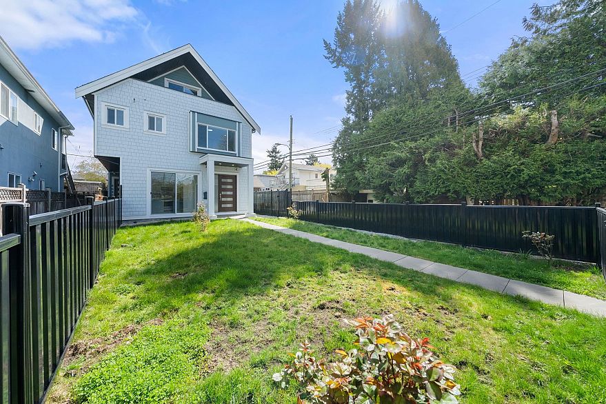 6692 Nanaimo Street