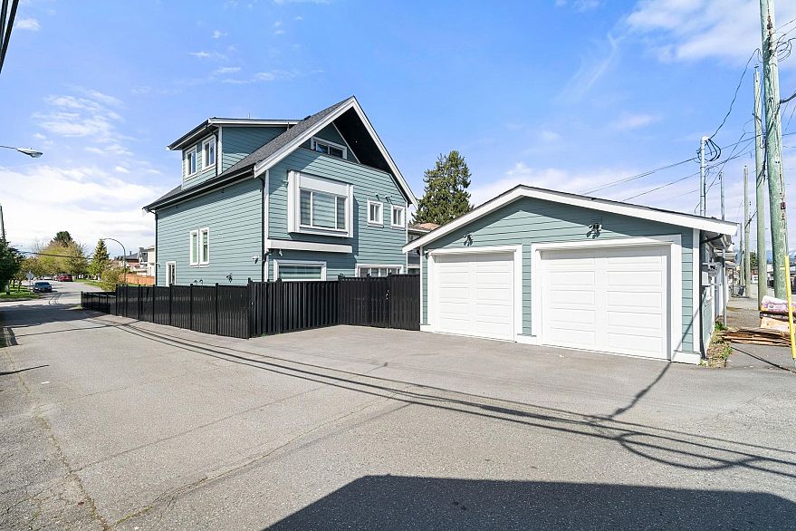 6692 Nanaimo Street