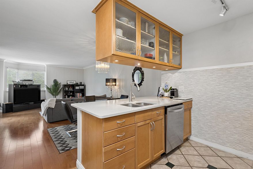 303 1508 Mariner Walk