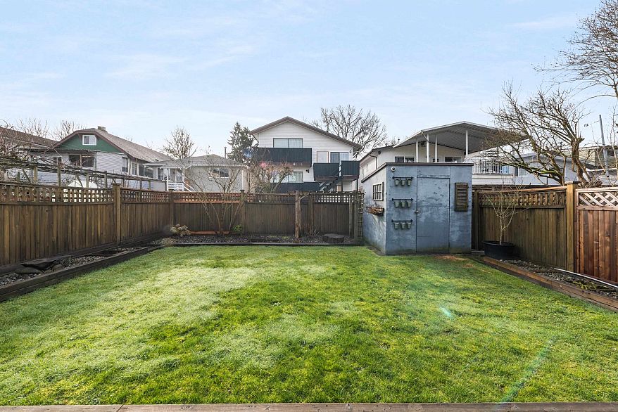 3136 E 47th Avenue