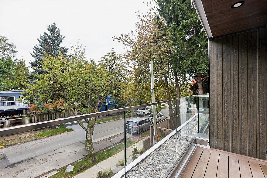 2 7 E 23rd Avenue