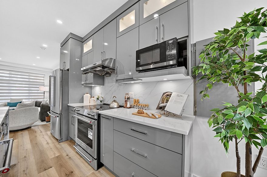 514 W 60th Avenue