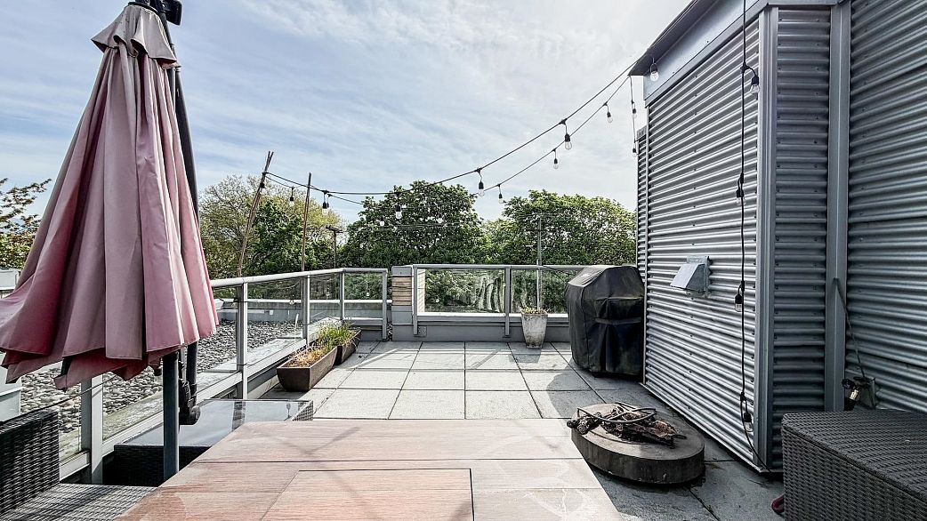 390 E 11th Avenue