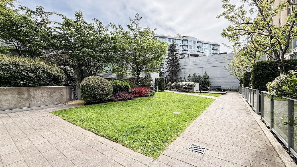 390 E 11th Avenue