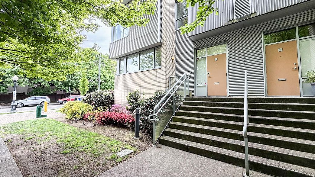 390 E 11th Avenue