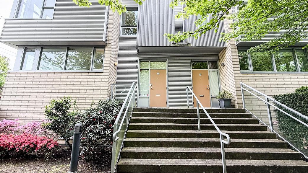 390 E 11th Avenue