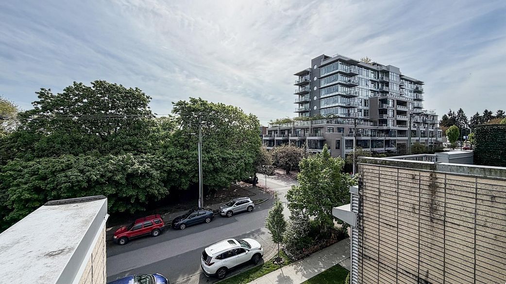 390 E 11th Avenue