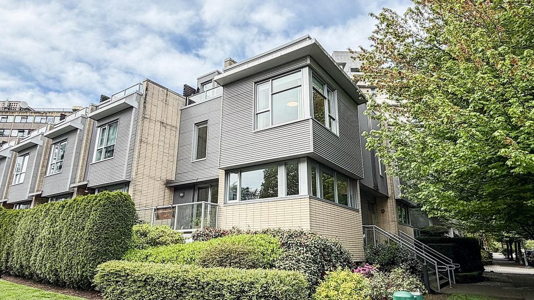 390 E 11th Avenue