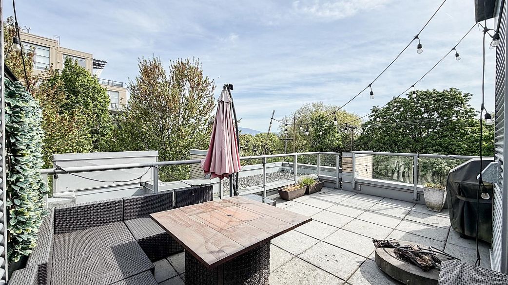 390 E 11th Avenue