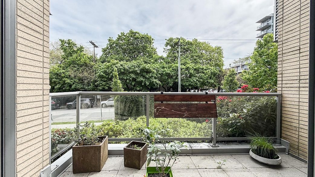 390 E 11th Avenue