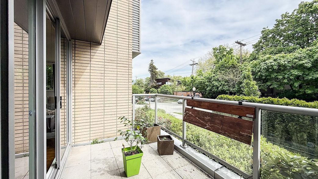 390 E 11th Avenue