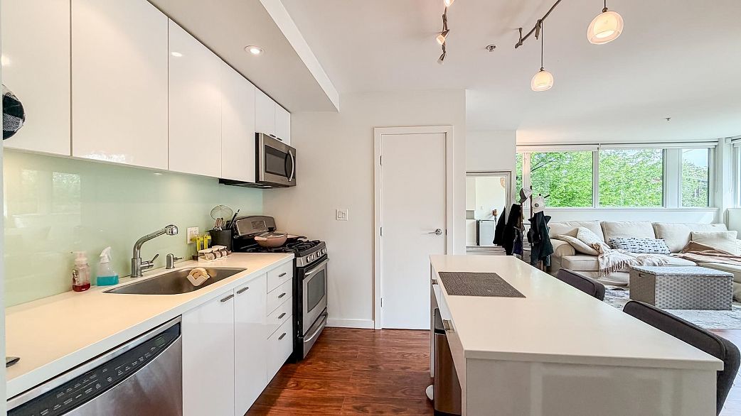 390 E 11th Avenue