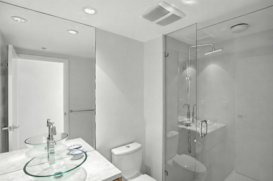 305 8 Smithe Mews
