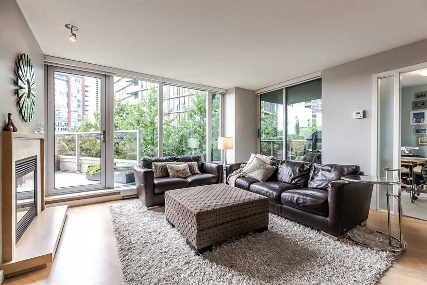 305 8 Smithe Mews