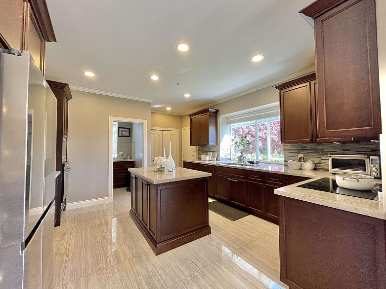 1120 W 58th Avenue