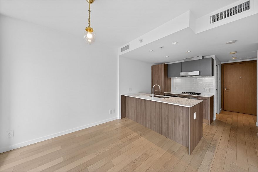 503 2220 Kingsway