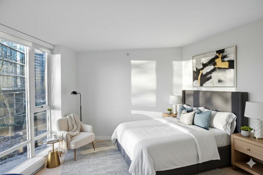 305 8 Smithe Mews