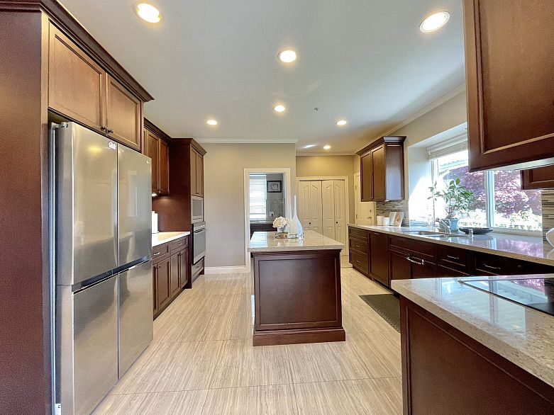 1120 W 58th Avenue