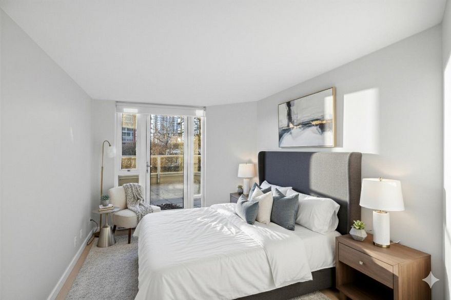 305 8 Smithe Mews