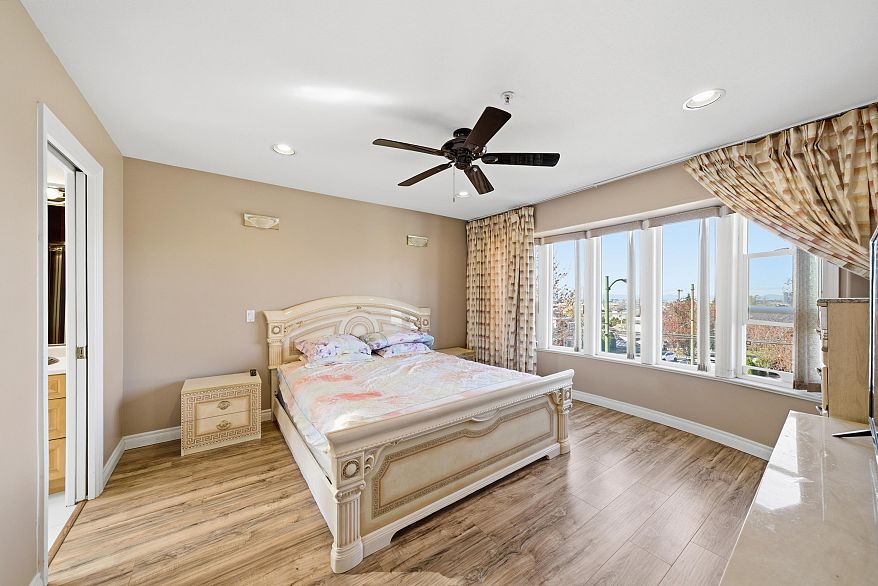 7962 Victoria Drive