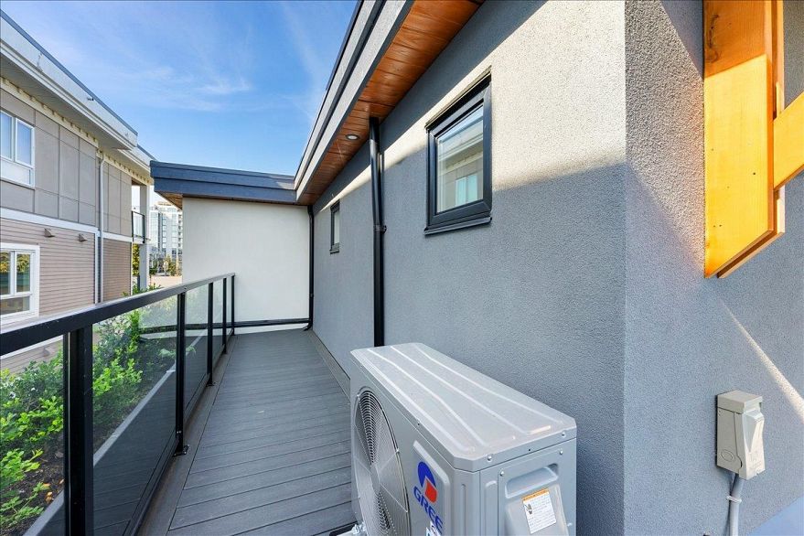 4854 Slocan Street