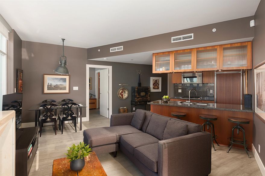 805 628 Kinghorne Mews