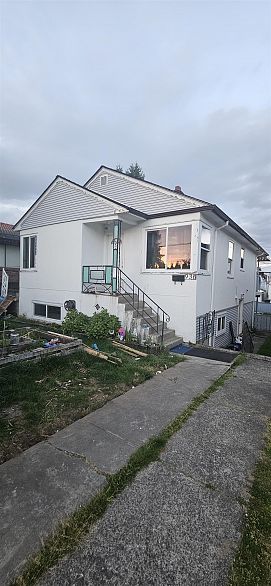 936 Nanaimo Street
