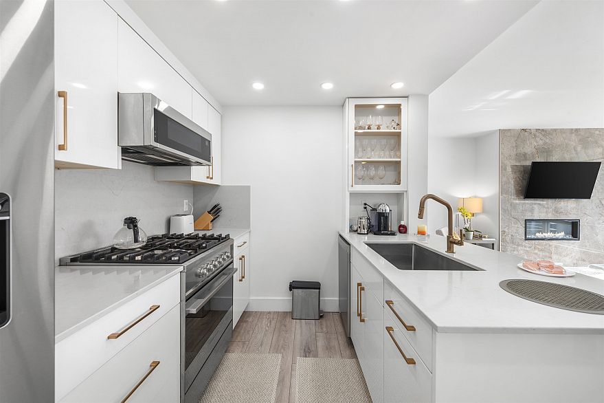 1008 198 Aquarius Mews