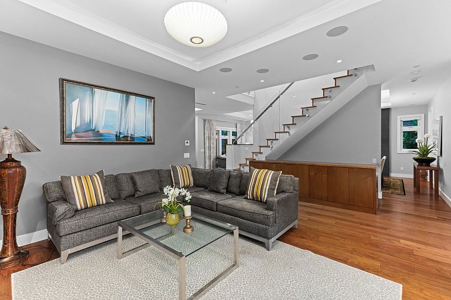 5390 Elm Street