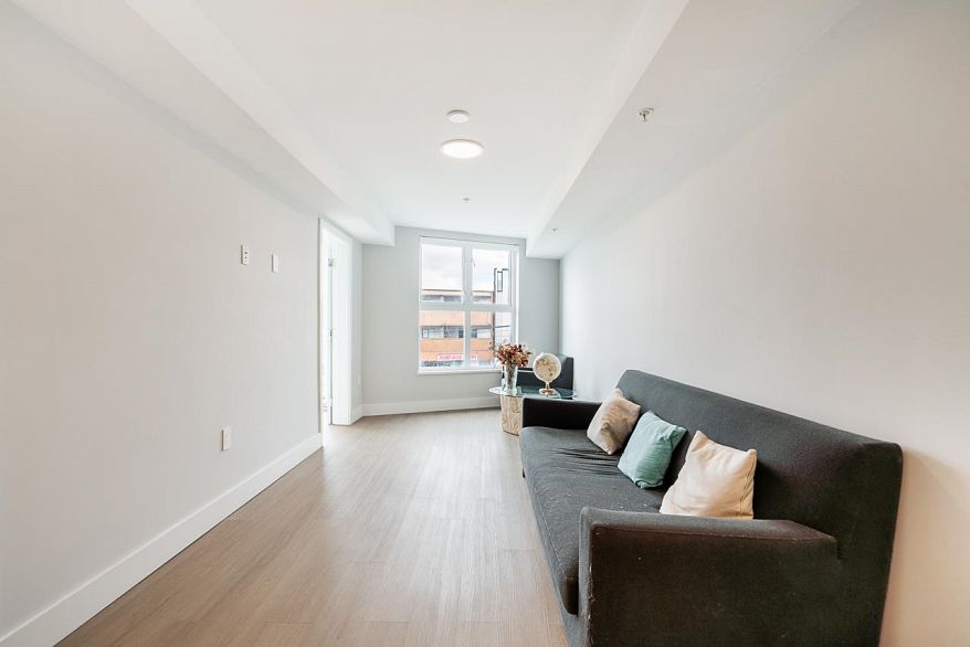 206 3050 Kingsway