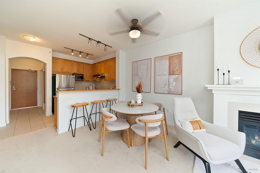 404 4883 Maclure Mews