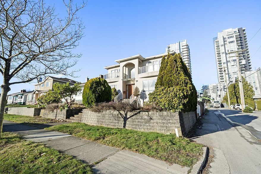 515 W 60th Avenue